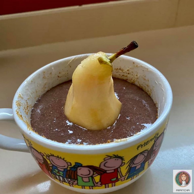 Mug cake de cacao puro y pera