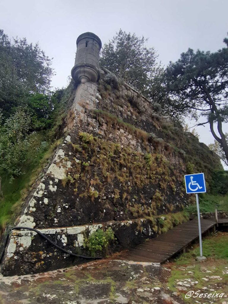 Castillo de Santa Cruz de Oleiros