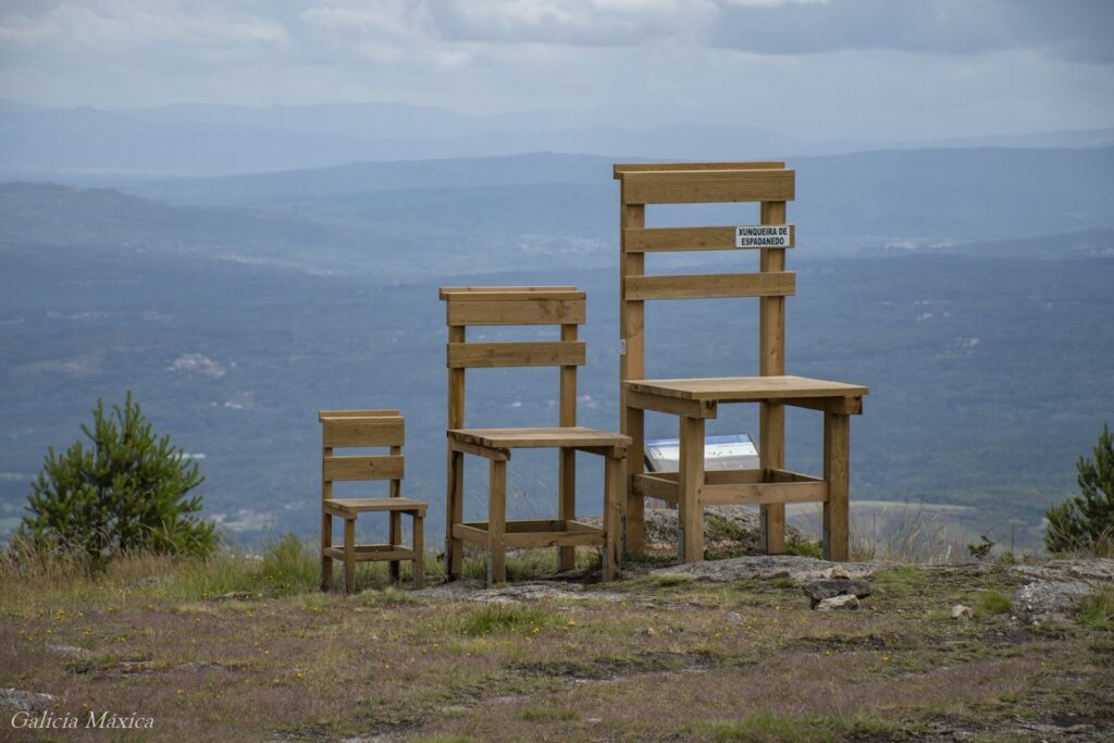 tres sillas