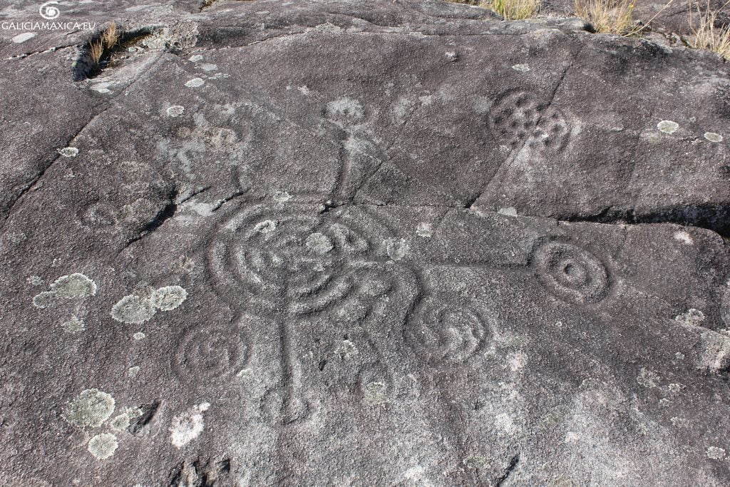 Petroglifos de Tourón