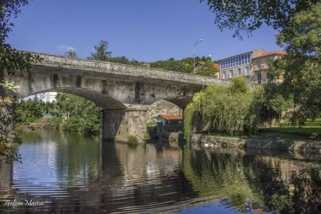 Puente sobre el río Arnoia