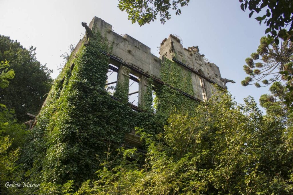 Ruinas del pazo abandonado