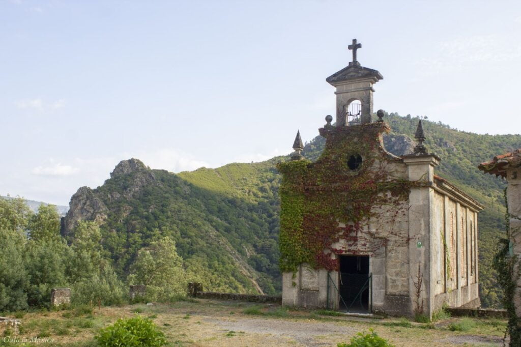 Iglesia abandonada de A Chaira
