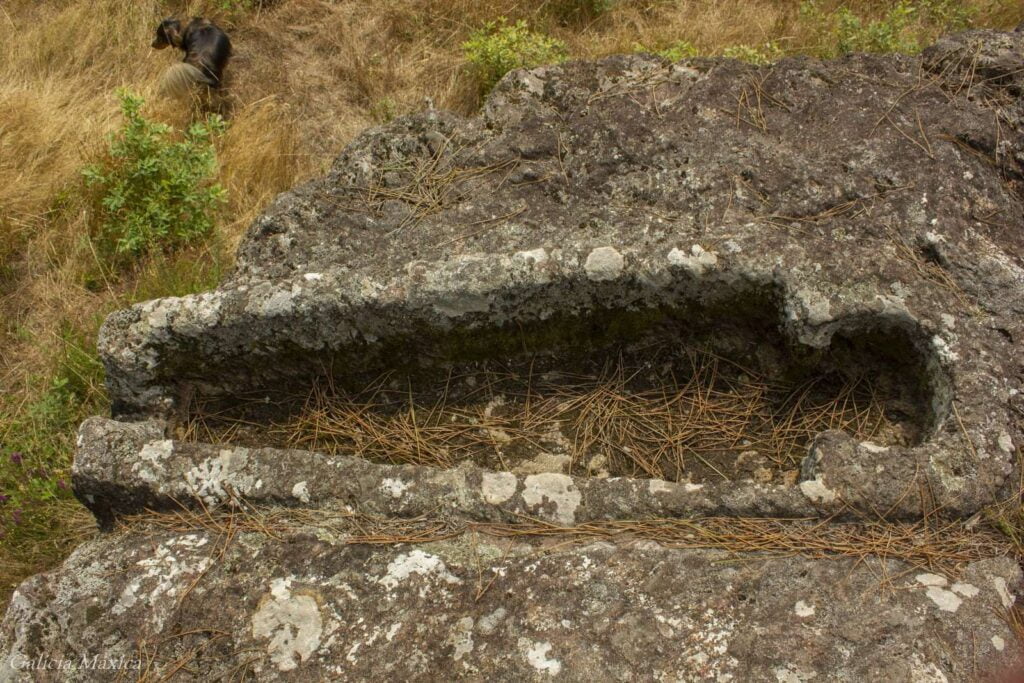 Necróplis medieval en Val do Dubra