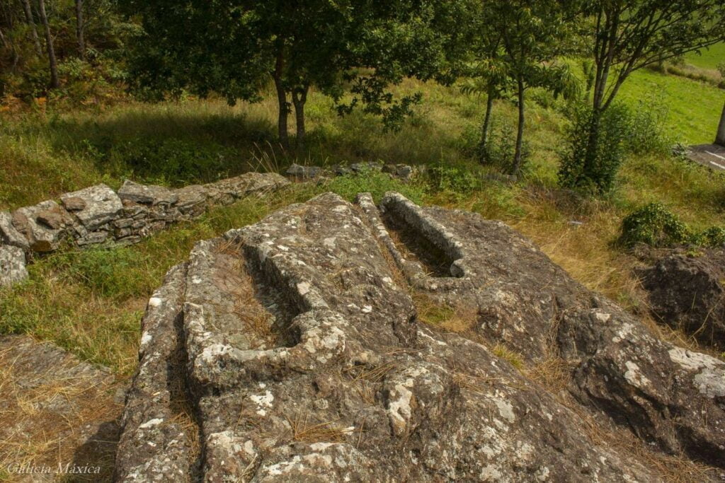 Sarcófagos medievales de Pedra do Home