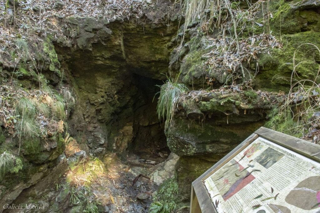 Entrada al túnel romano de O Couço do Monte Furado