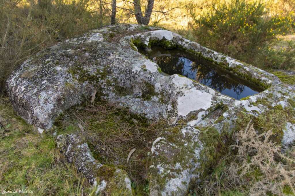 Sarcófago doble de A Rateira en Ventosa