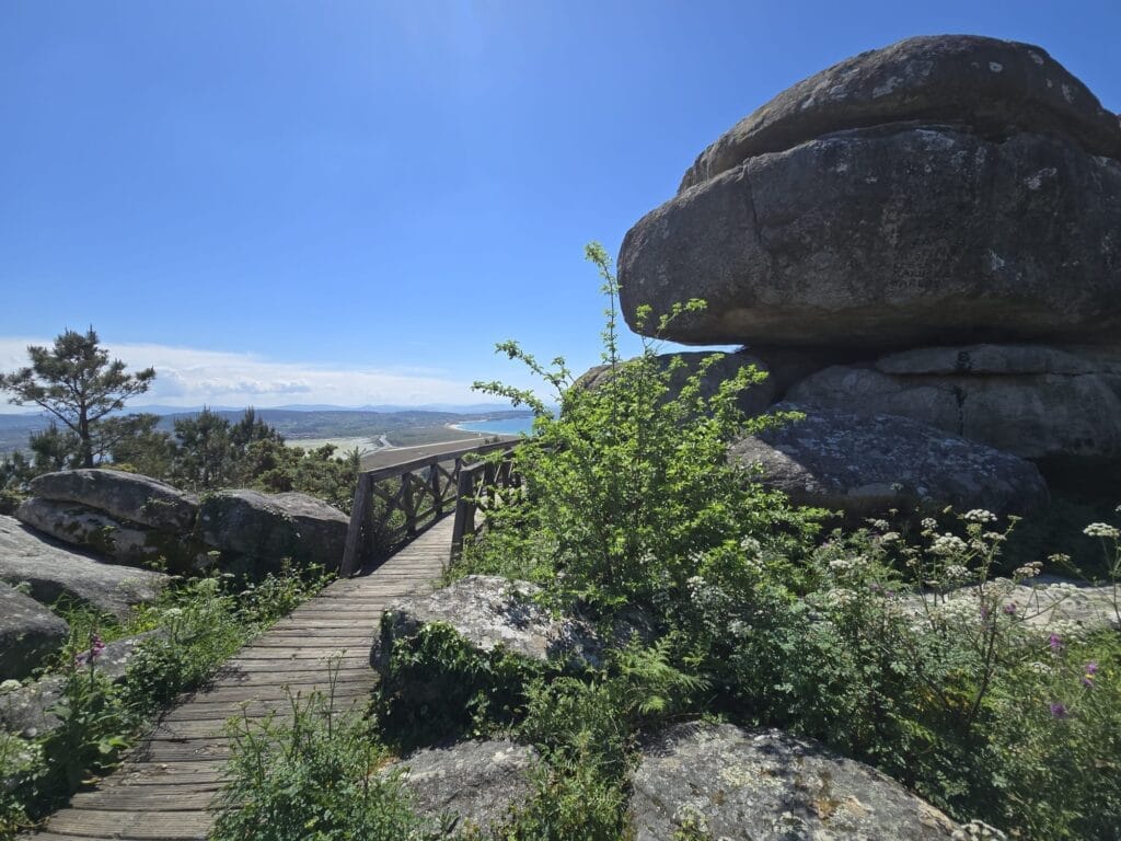 El mirador de A Siradella. Y La “Ruta dos Lagarteiros”
