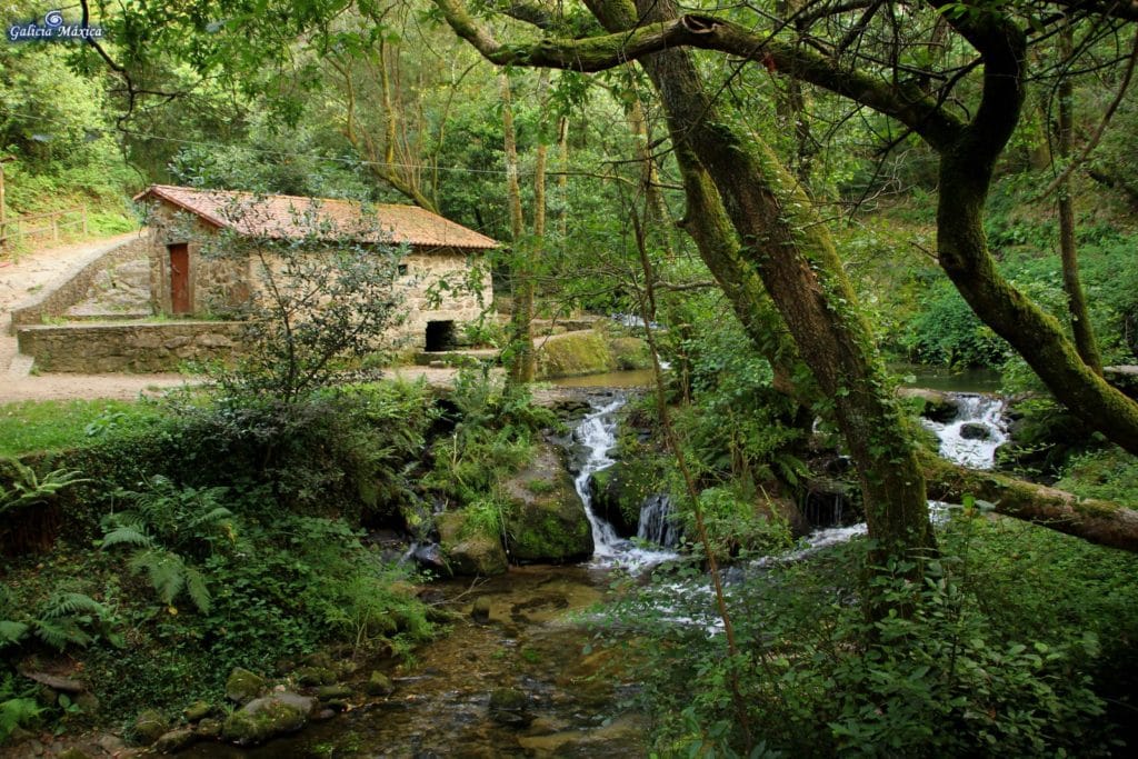 Una de las rutas más famosas de Galicia. En la foto los Muíños do Serén