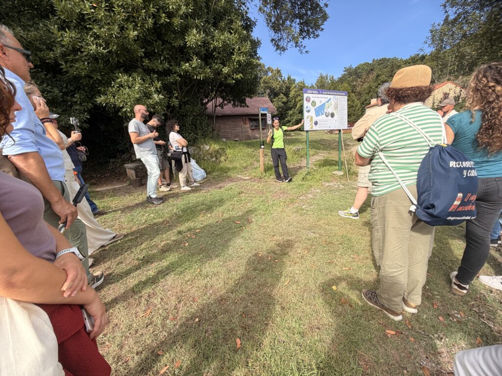 La isla de Cortegada y su guiaAna de Alecrín turismo activo